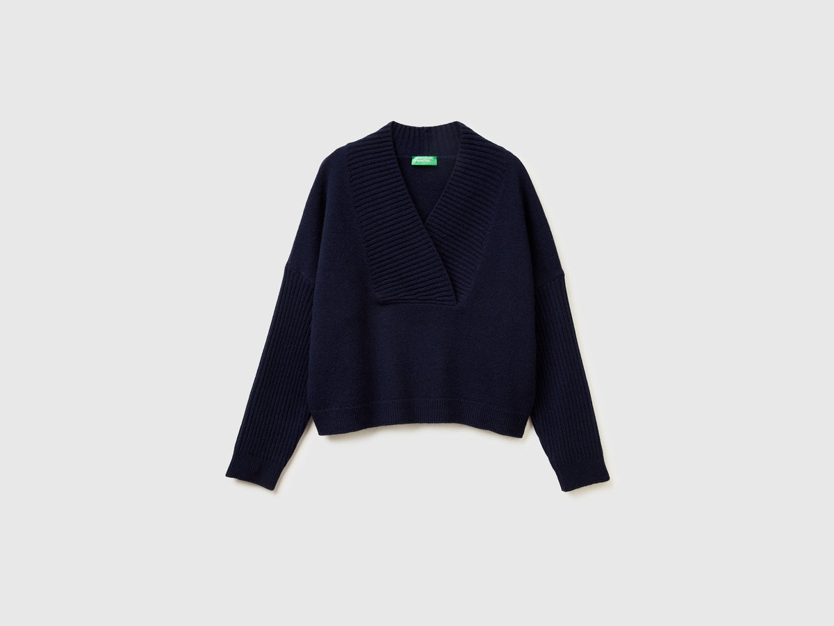 Maglione boxy fit con scollo a V