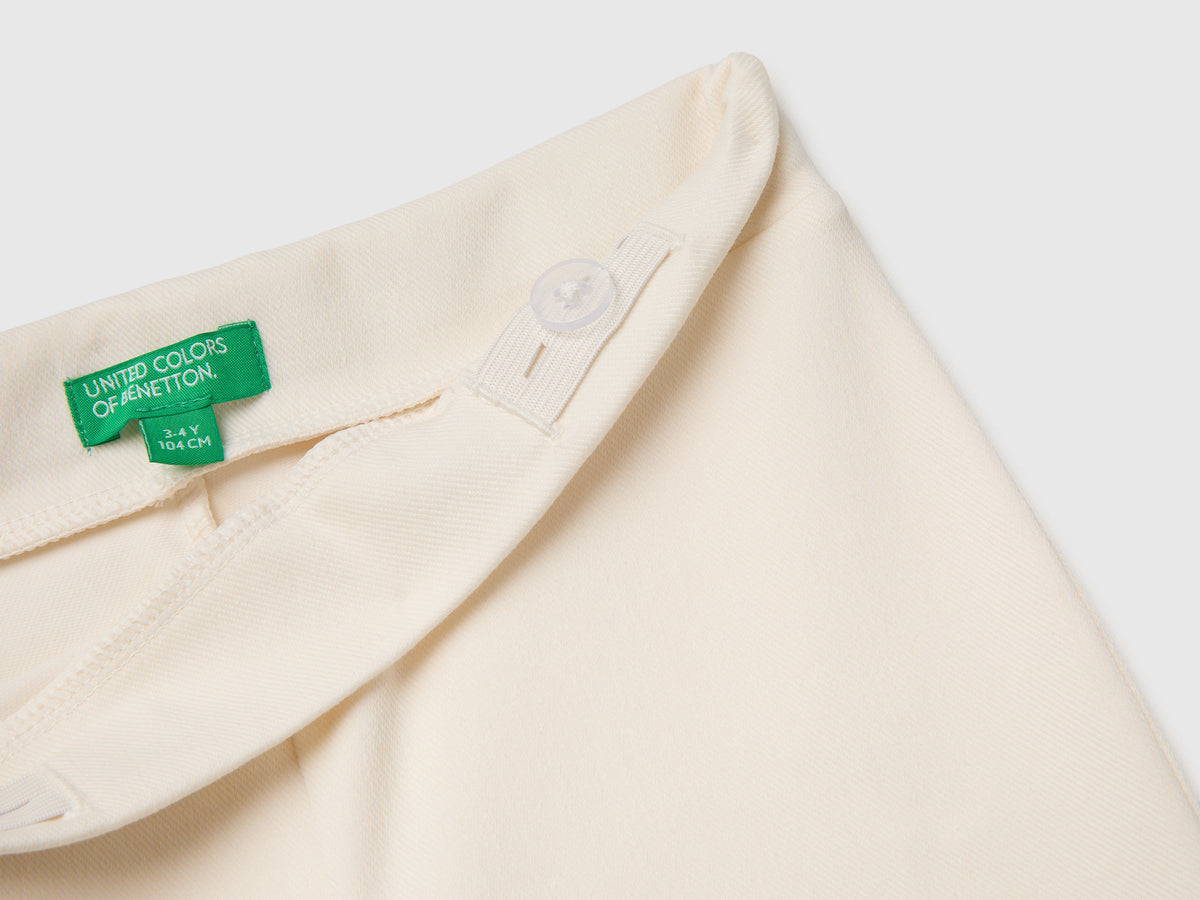 Pantaloni ampi in cotone stretch