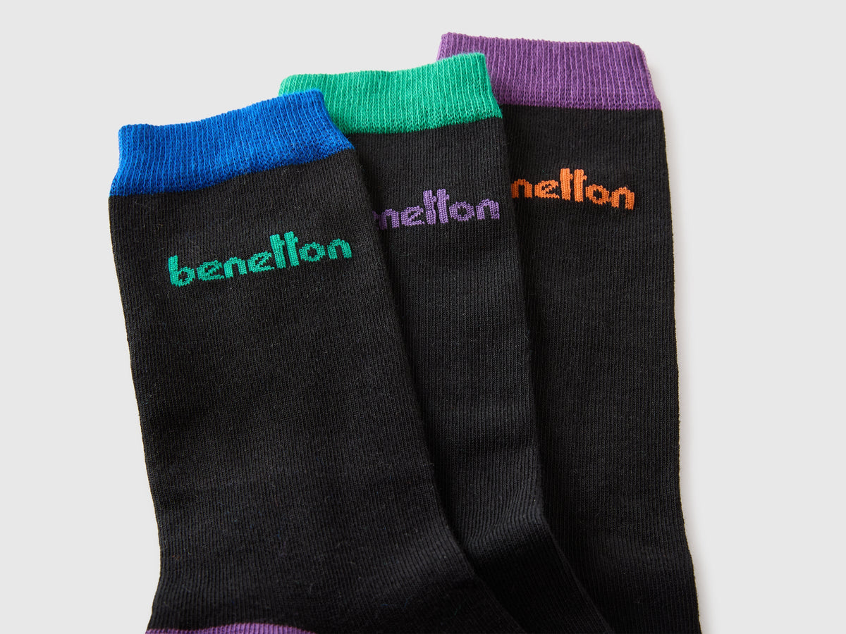 Tre calzini neri con inserti multicolor