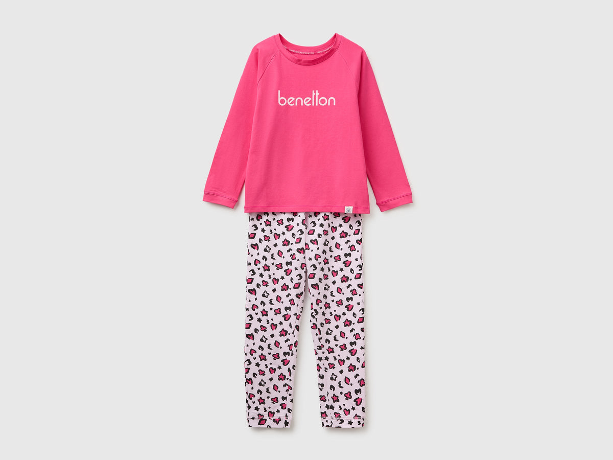 Pigiama con logo e pantaloni fantasia