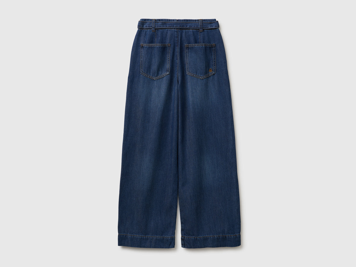 Jeans wide fit con cinturina