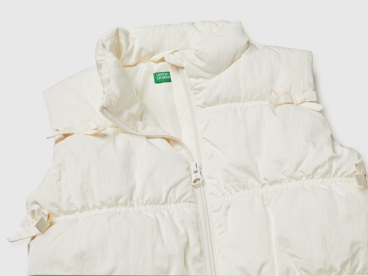 Gilet imbottito con fiocchi