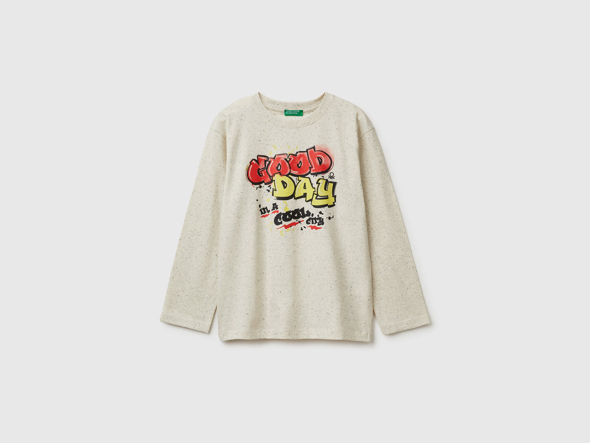 T-shirt con stampa graffiti