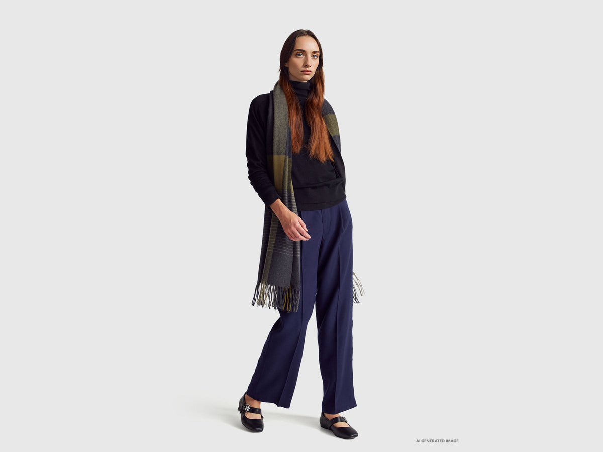 Maglione dolcevita nero in misto lana e cashmere
