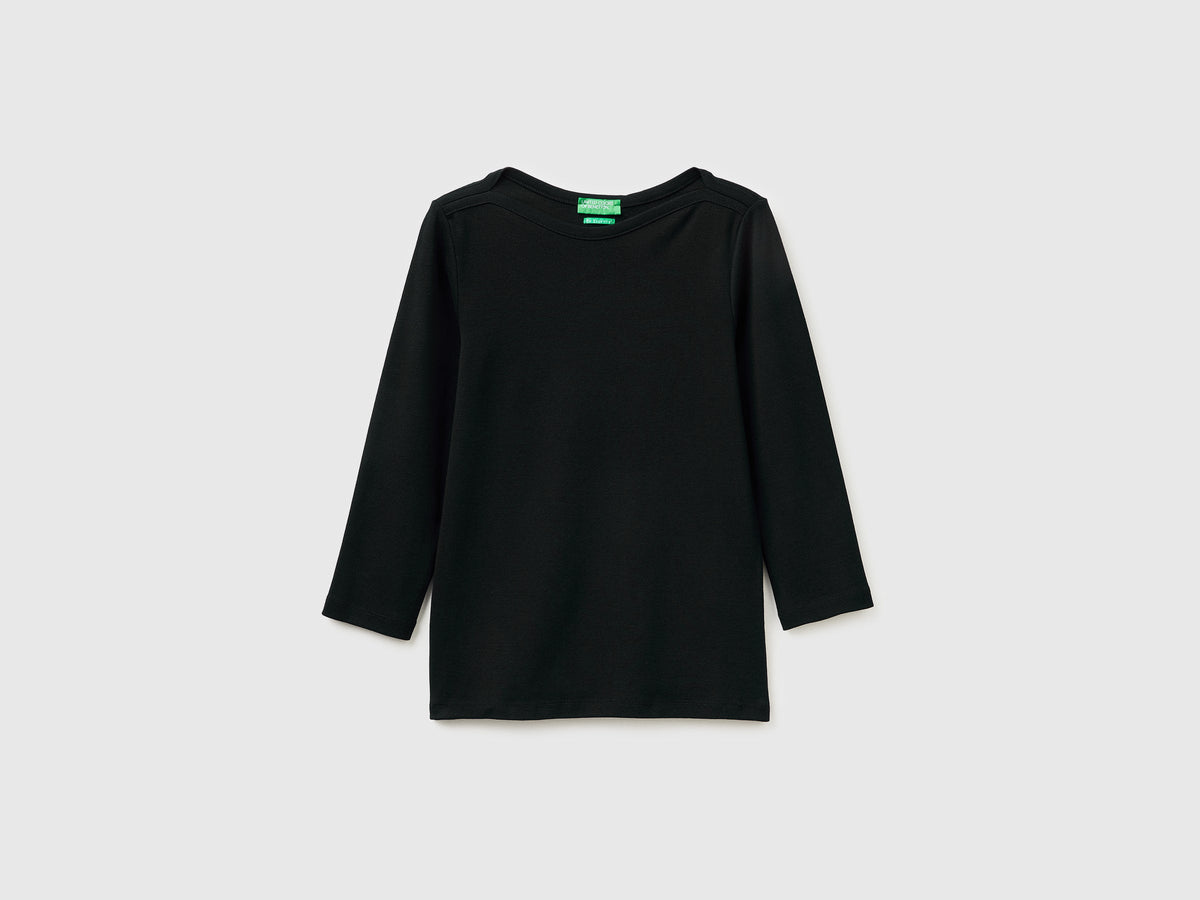 T-shirt slim fit con scollo a barchetta