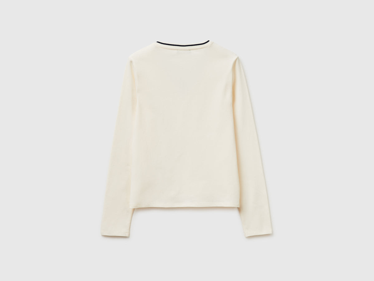 T-shirt aderente scollo a V