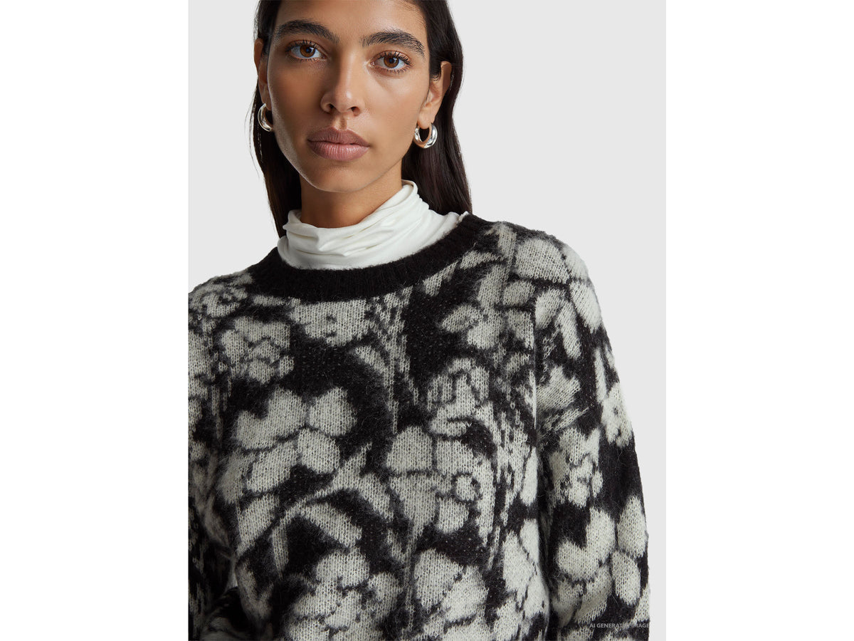Maglia con fantasia floreale