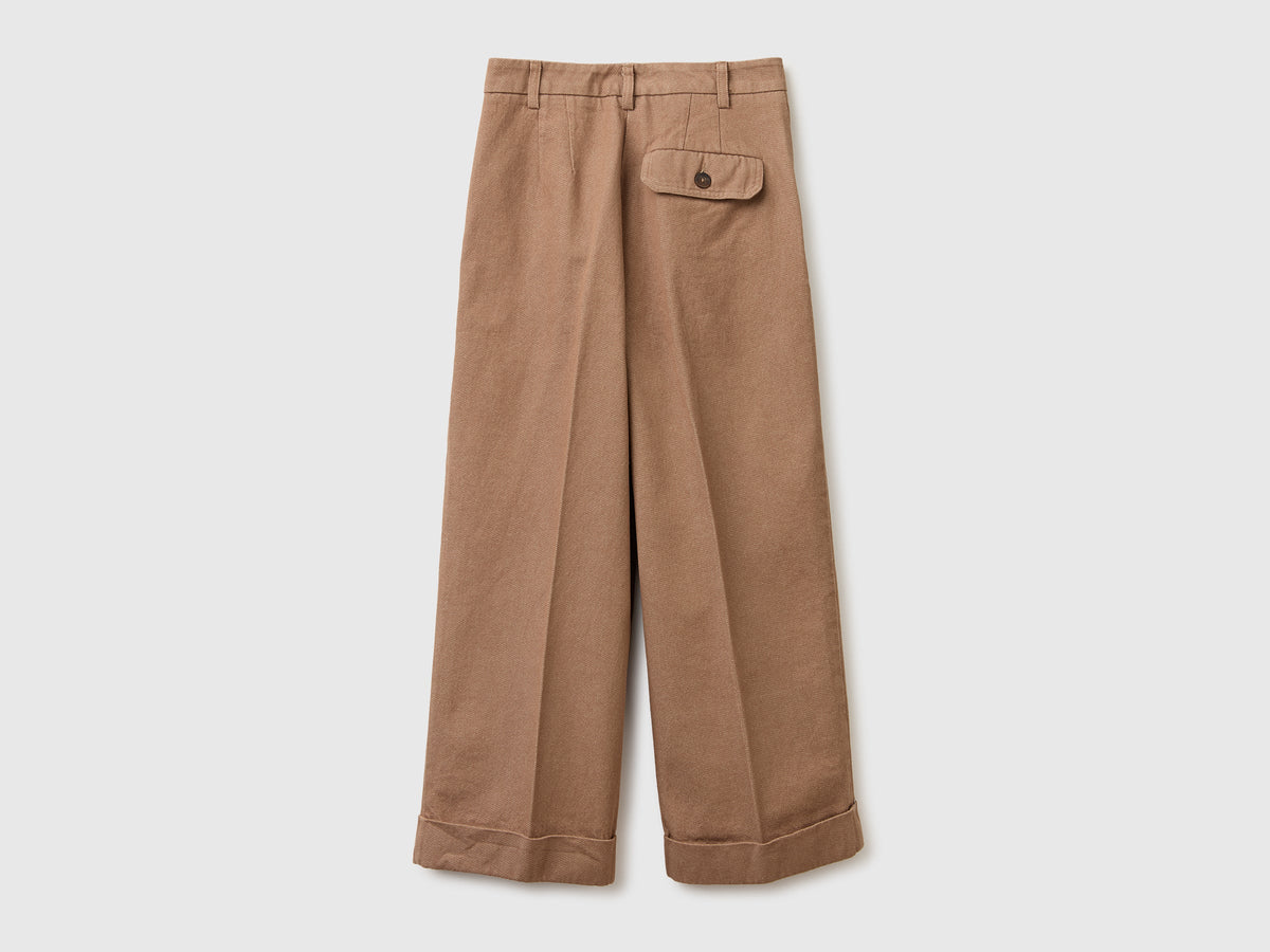 Pantaloni ampi con risvolto
