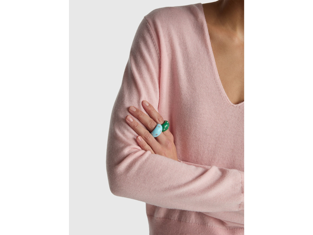 Maglione rosa cipria con scollo a V in pura lana Merino
