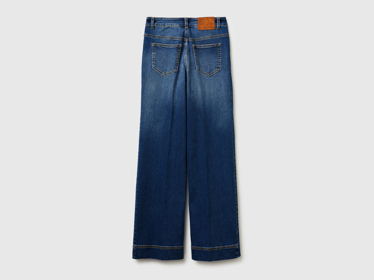 Jeans flare con bottoni
