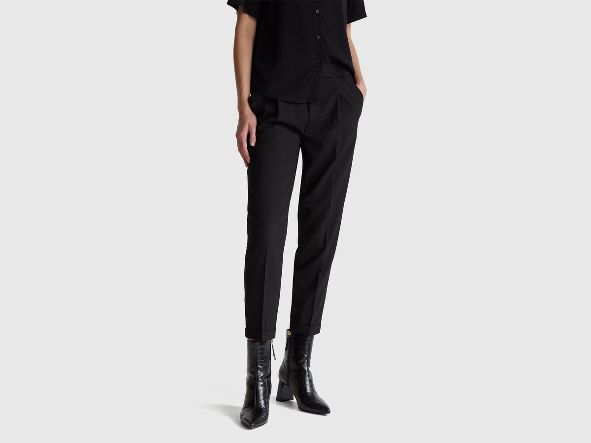 Pantaloni con risvolto in misto viscosa stretch