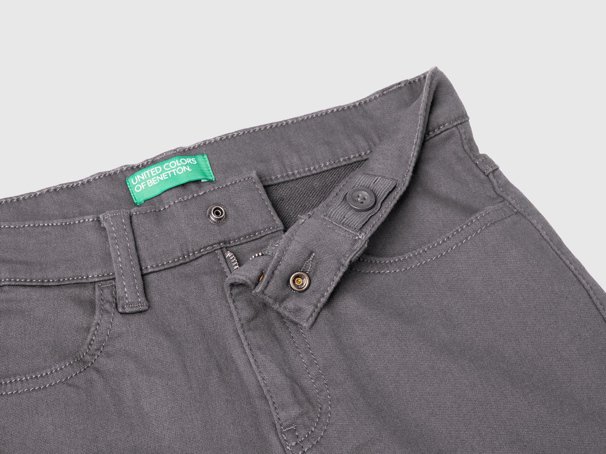 Pantaloni carrot fit