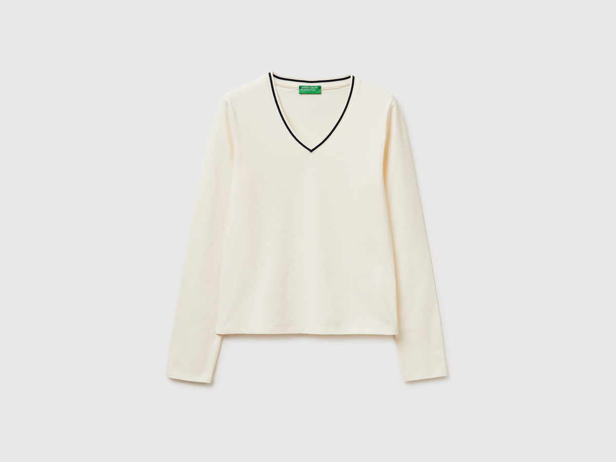 T-shirt aderente scollo a V