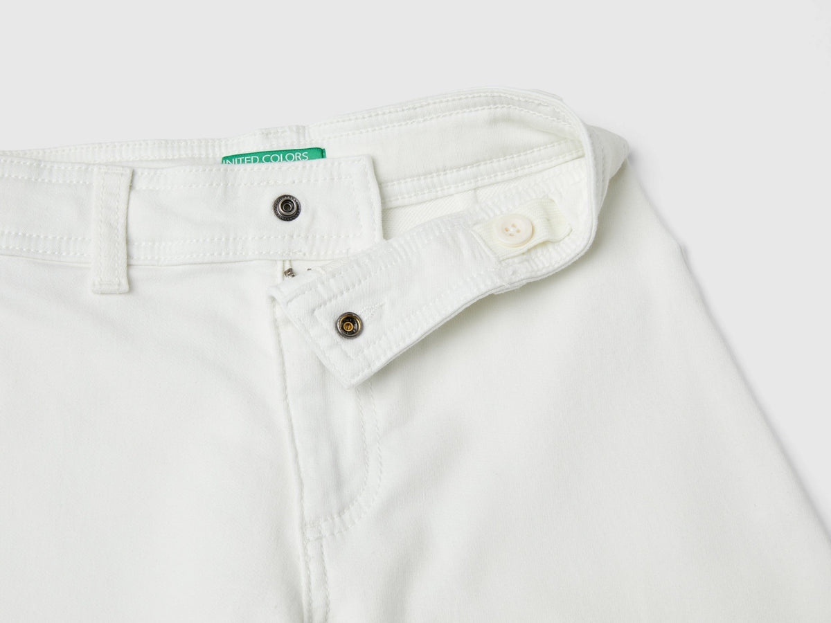 Pantaloni ampi in cotone stretch