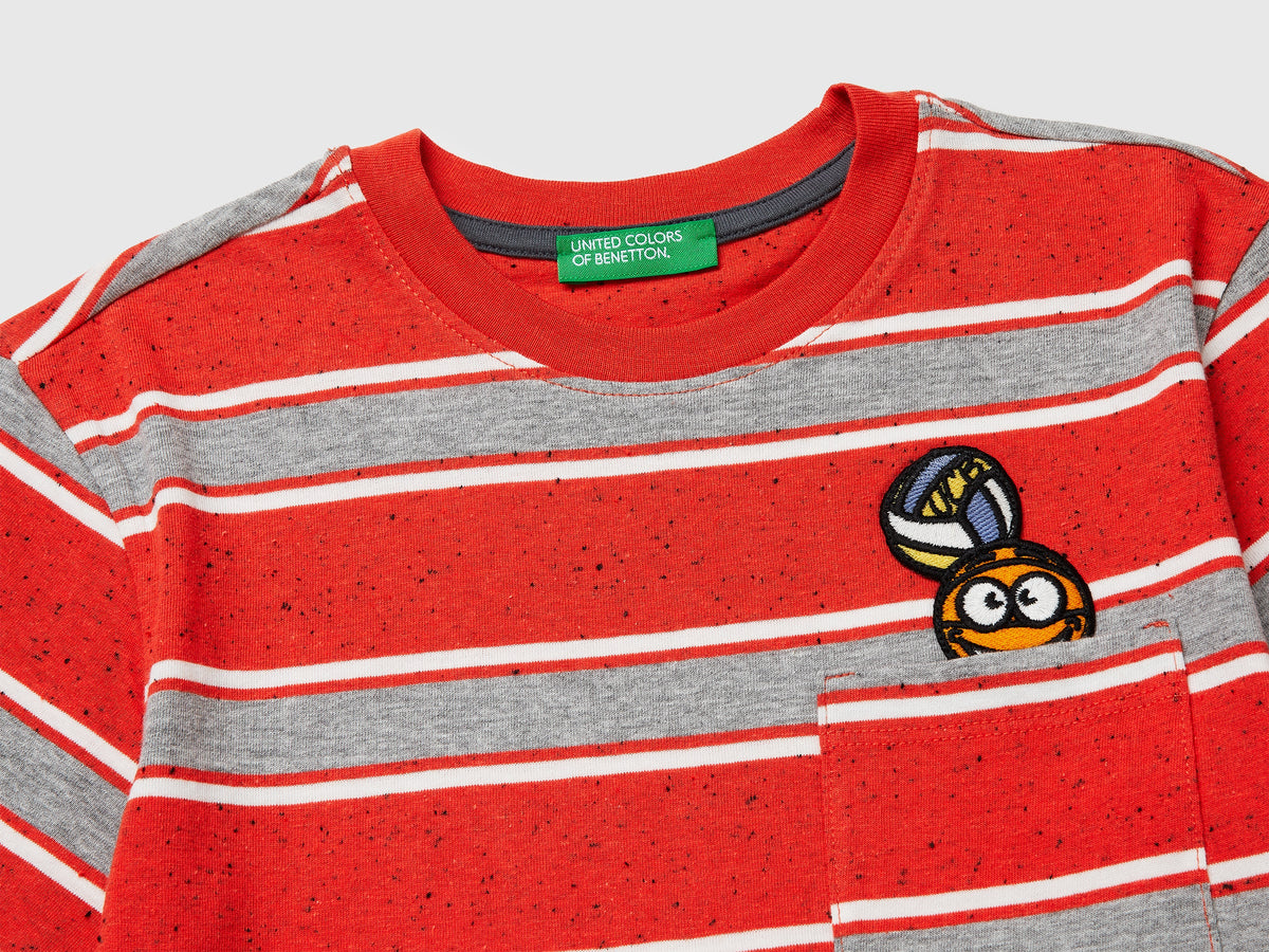 T-shirt rigata con patch