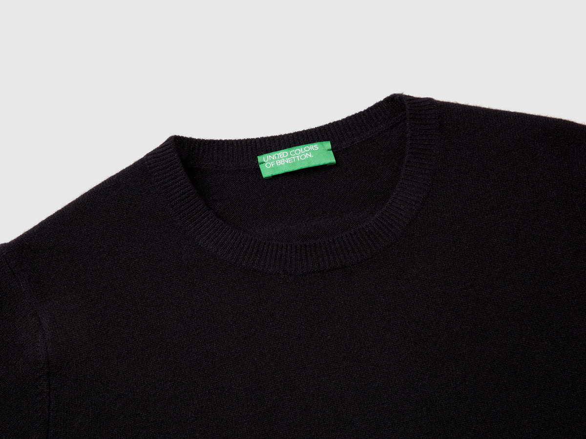 Maglia girocollo nera in pura lana Merino