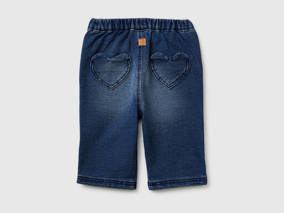Jeans con ricamo floreale