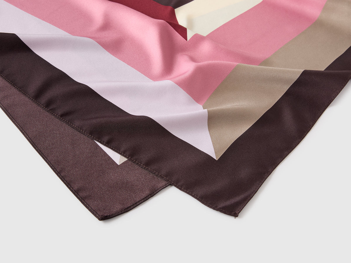 Foulard con stampa fantasia