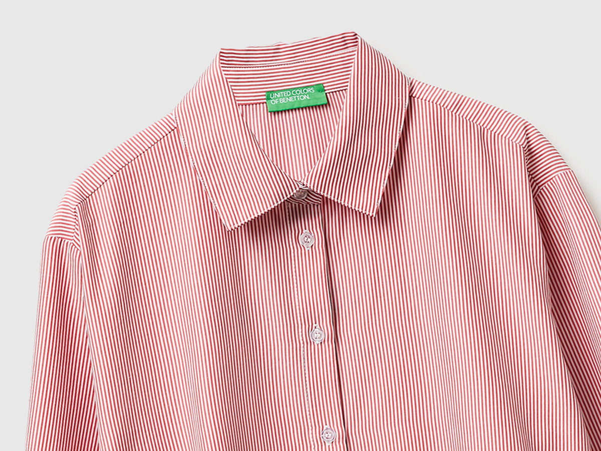 Camicia a righe con ricamo dietro