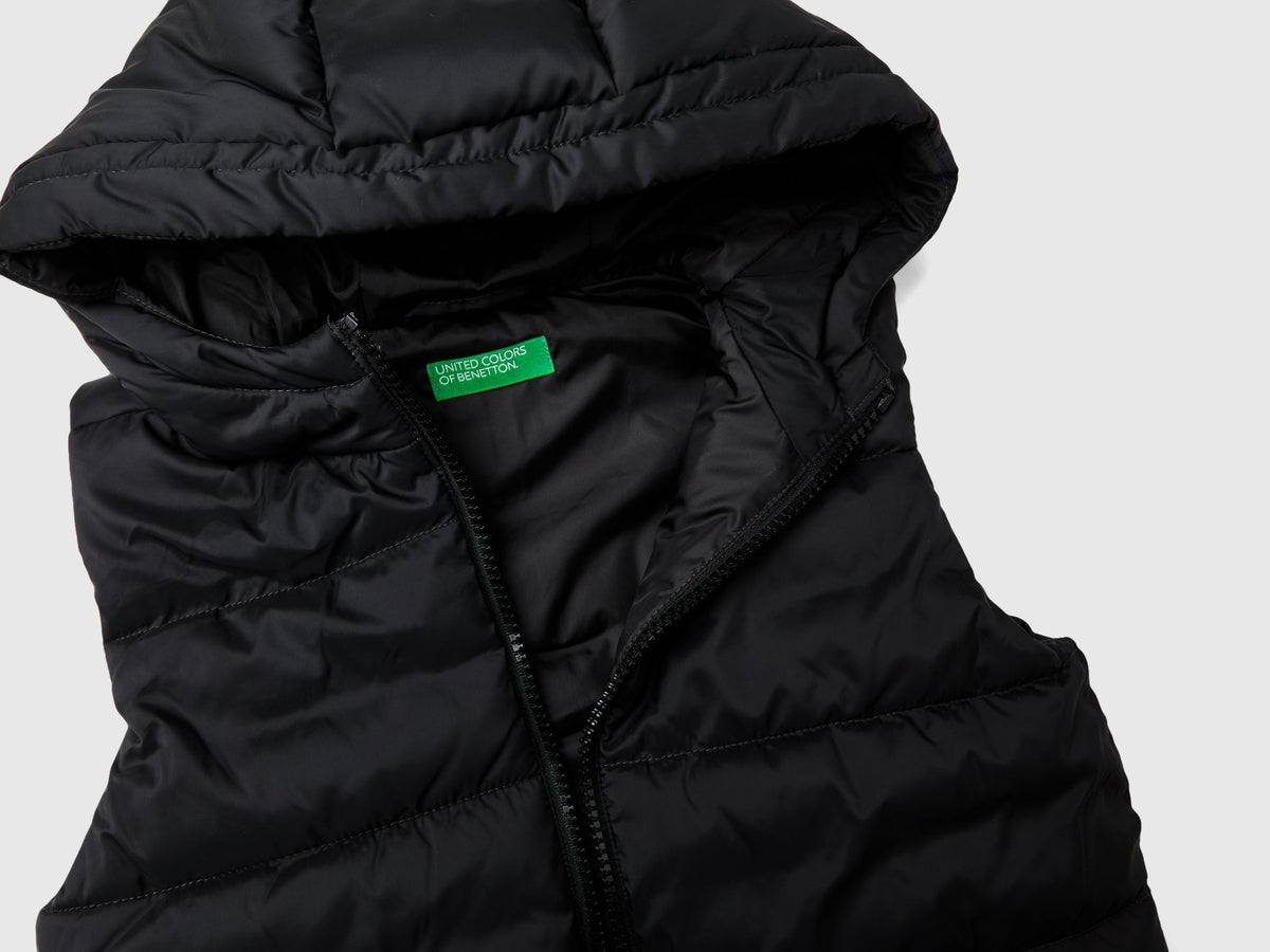 Gilet imbottito con cappuccio