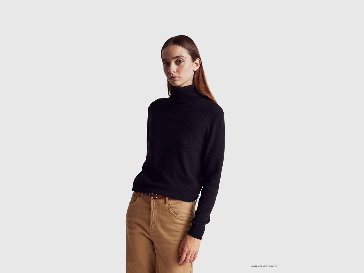 Maglione dolcevita nero in pura lana Merino