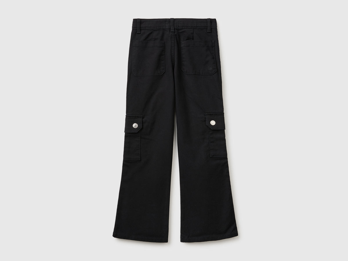 Pantaloni cargo a zampa