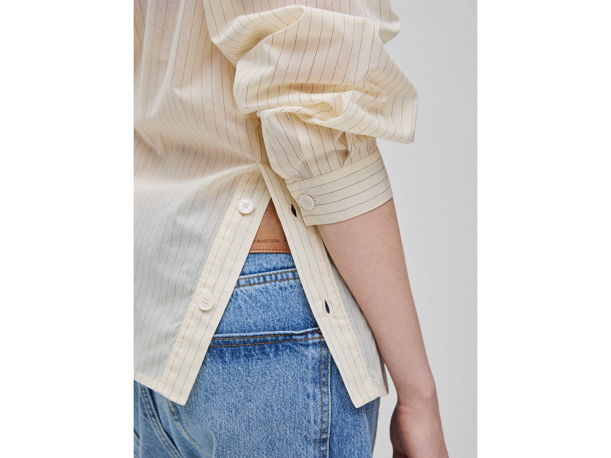 Camicia a righe con spacchi
