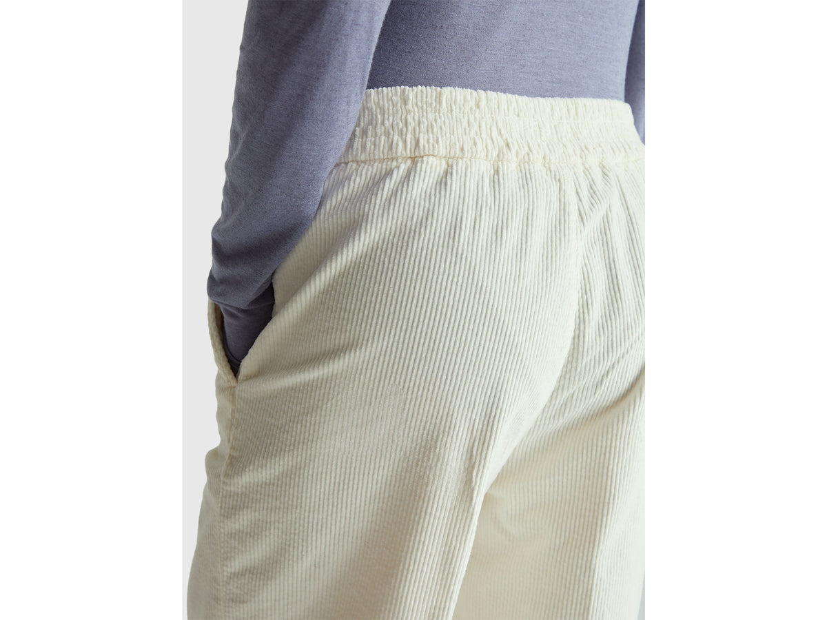 Pantaloni ampi in velluto