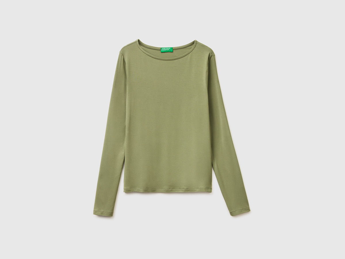 T-shirt con scollo a barchetta