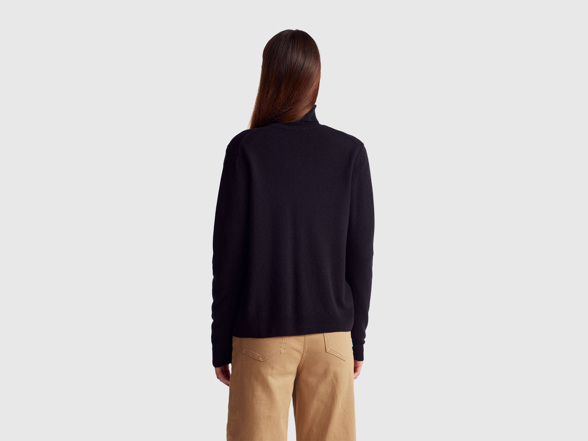 Cardigan girocollo nero in pura lana Merino