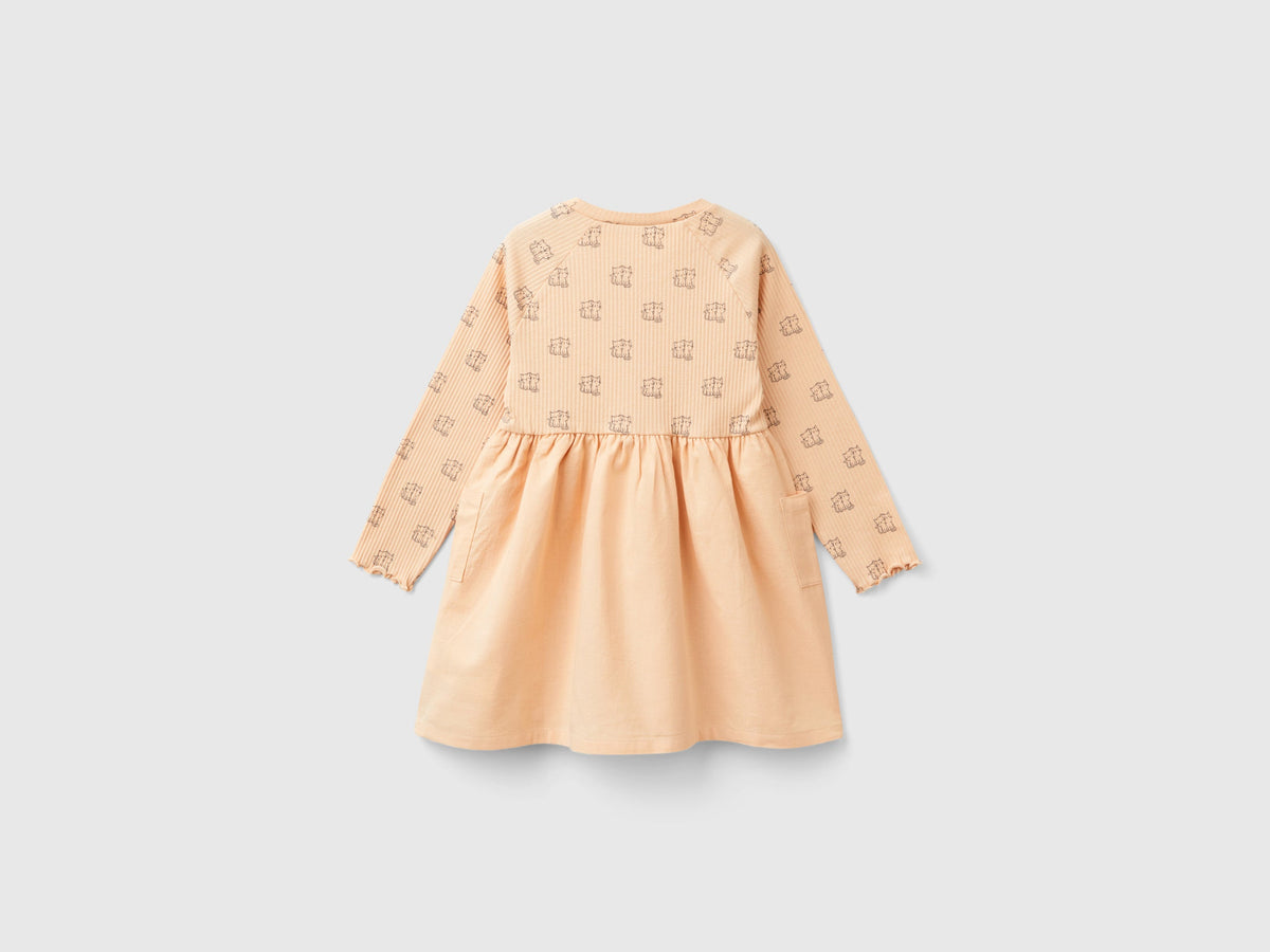 Vestito con stampa e bottoni