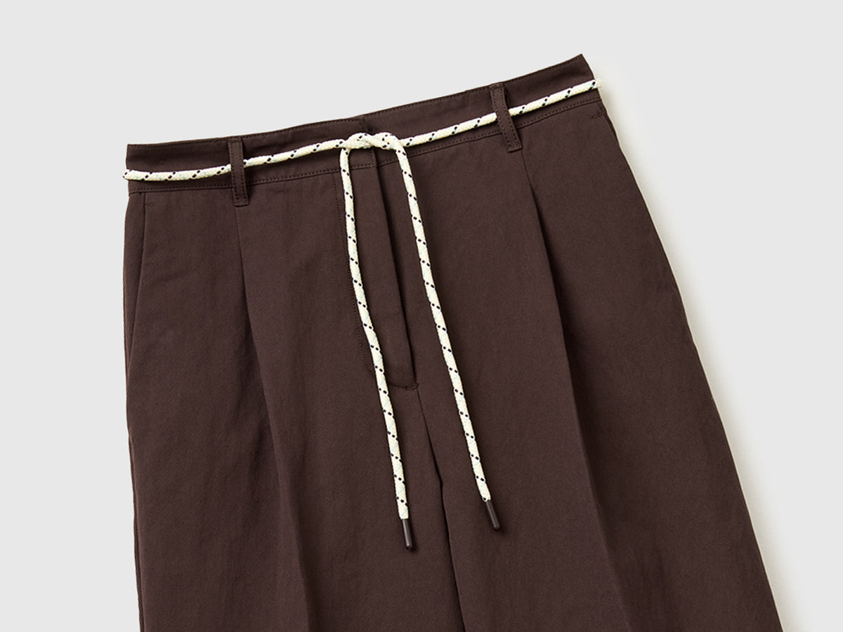 Pantaloni con cordoncino