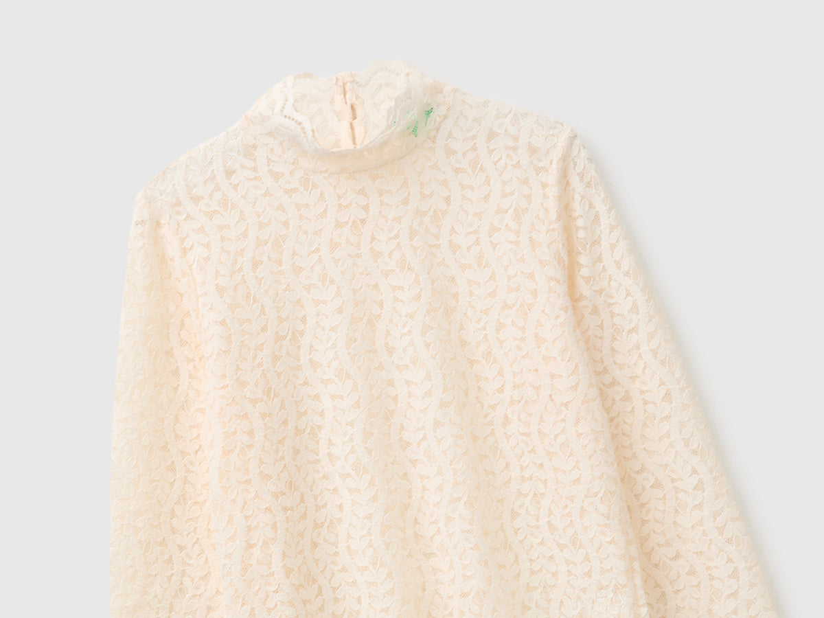 Blusa collo alto in pizzo