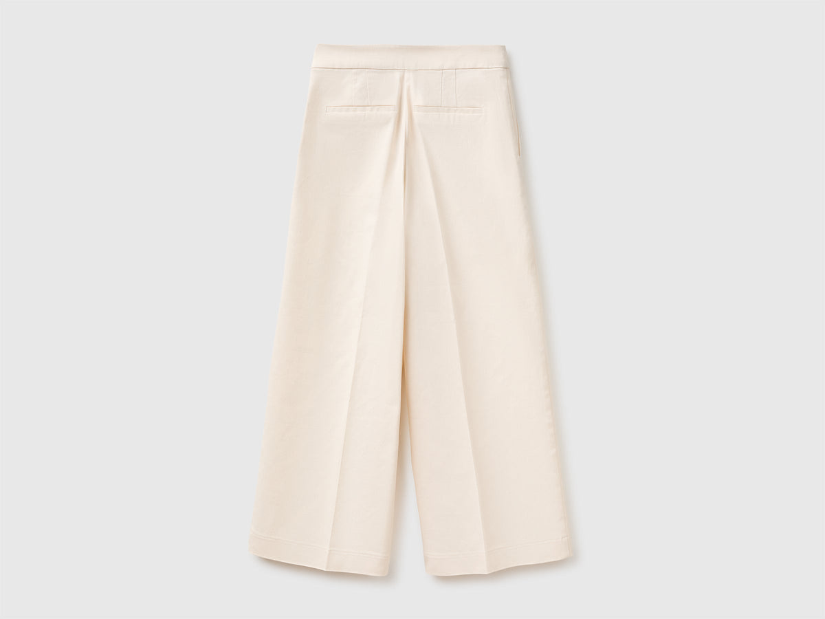 Pantaloni ampi