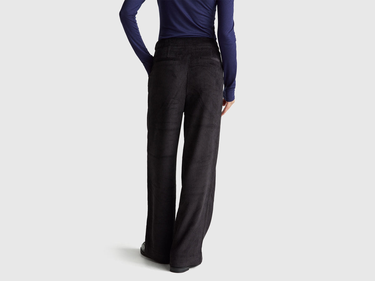 Pantaloni svasati in velluto