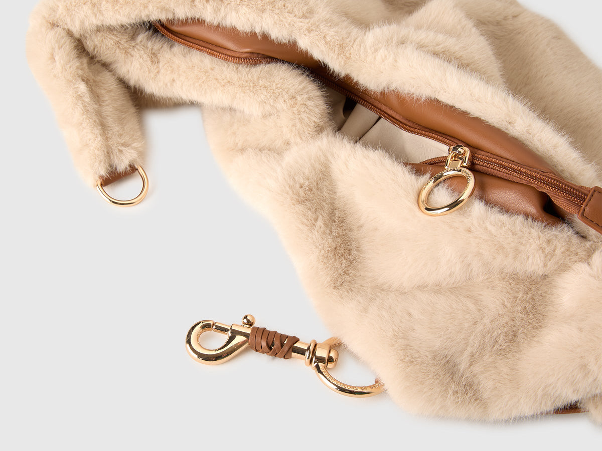 Borsa hobo in pelliccetta sintetica