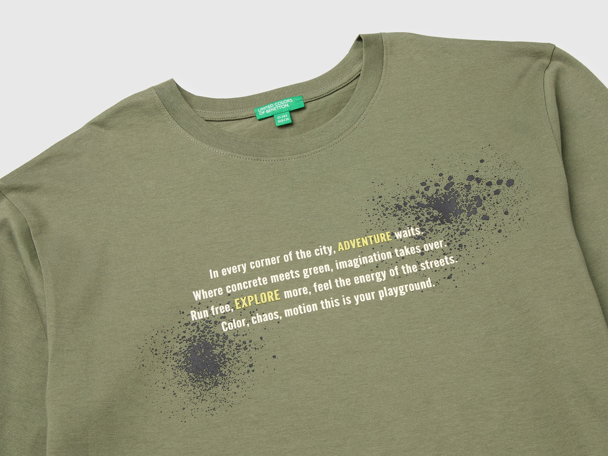 T-shirt con stampa e patch 100% cotone bio