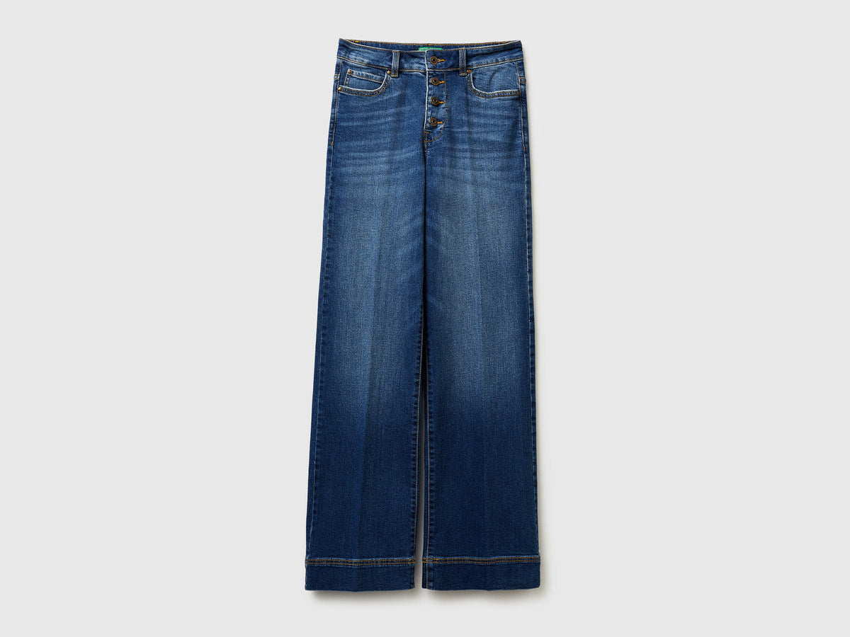 Jeans flare con bottoni