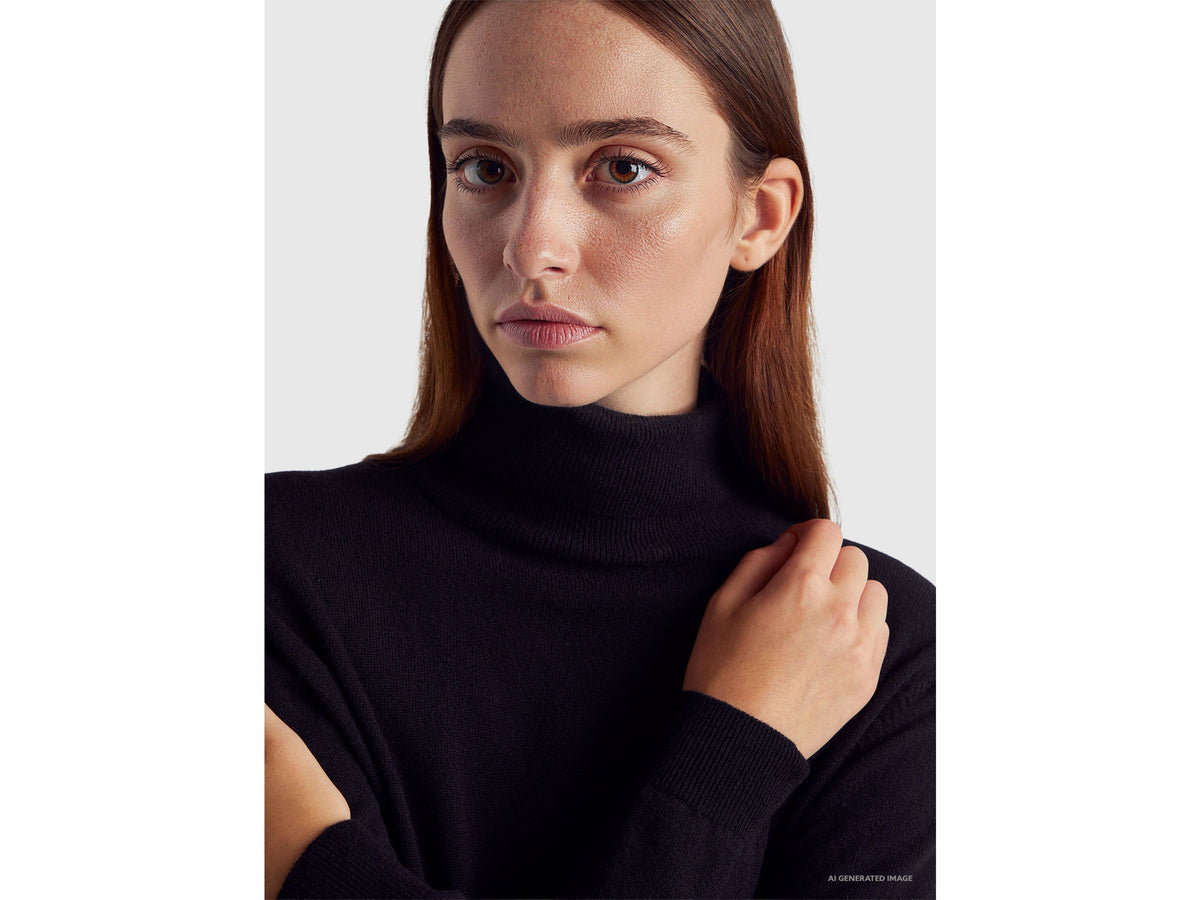 Maglione dolcevita nero in pura lana Merino