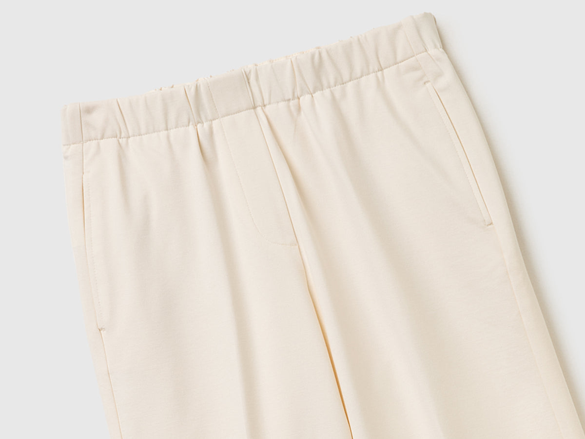 Pantaloni con elastico in vita e risvolto