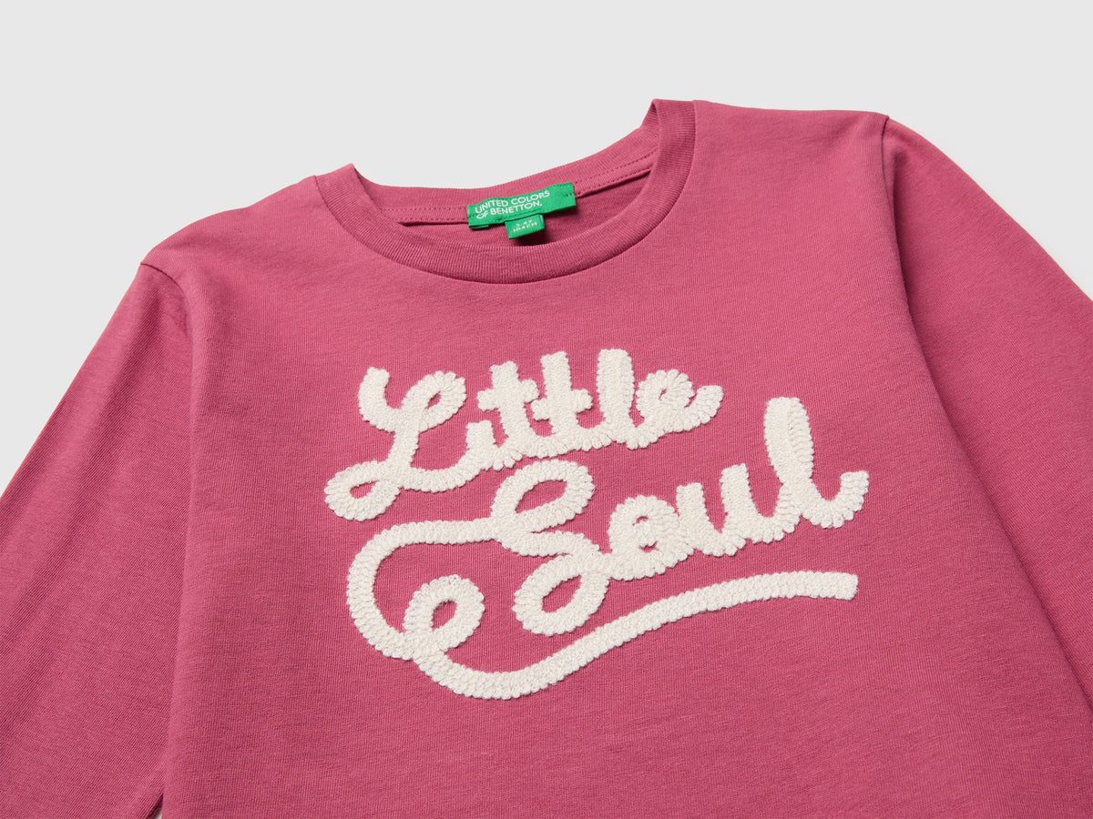 T-shirt con ricamo in cotone bio