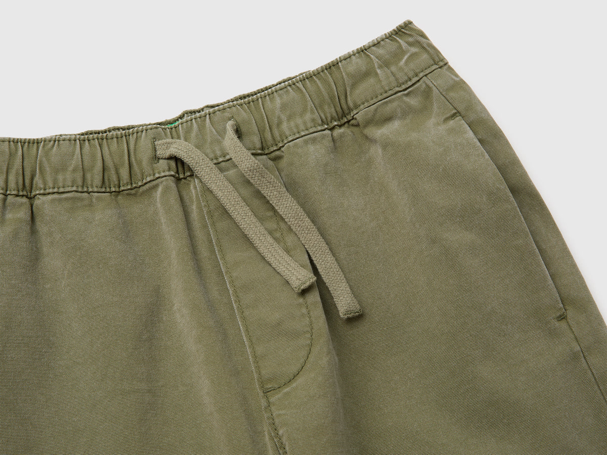 Pantaloni cargo con coulisse