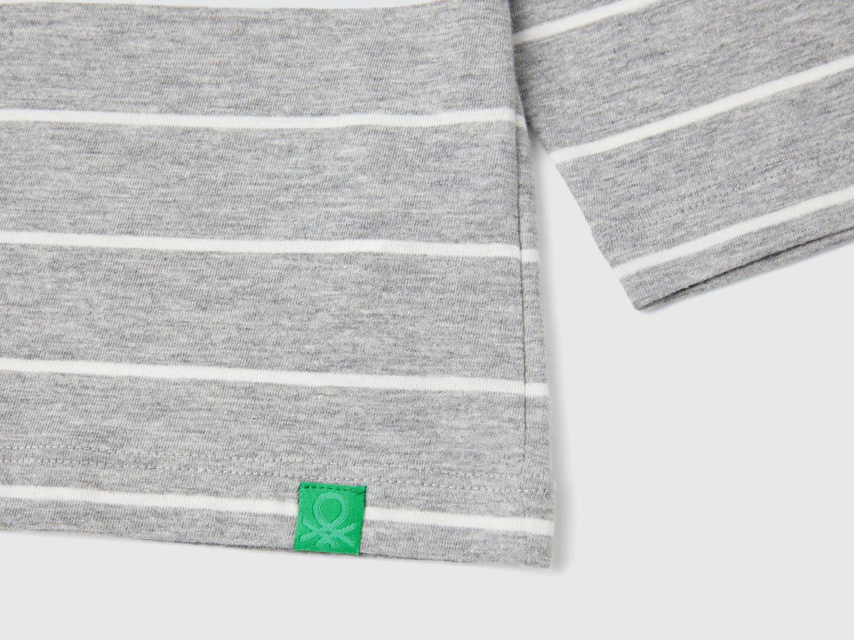 T-shirt a righe con applicazione