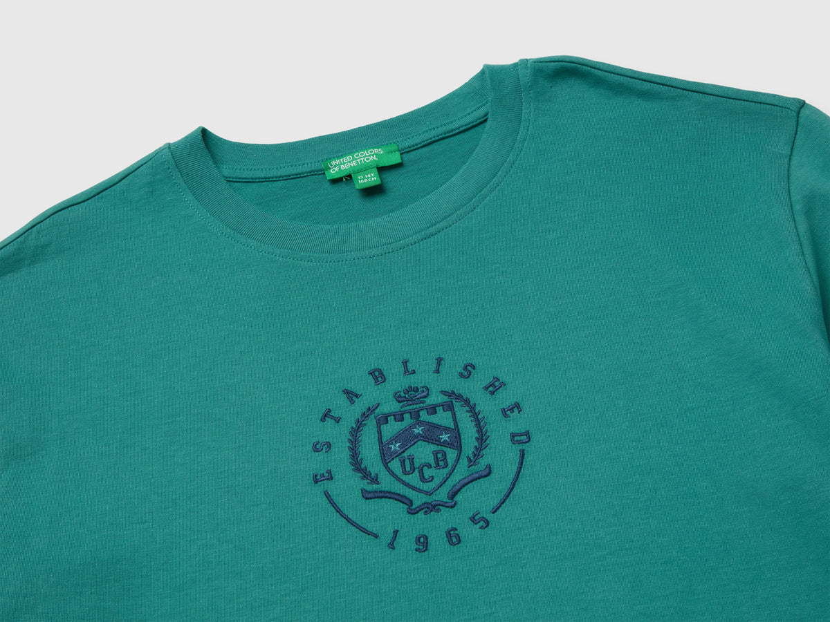 T-shirt con stampa e ricamo