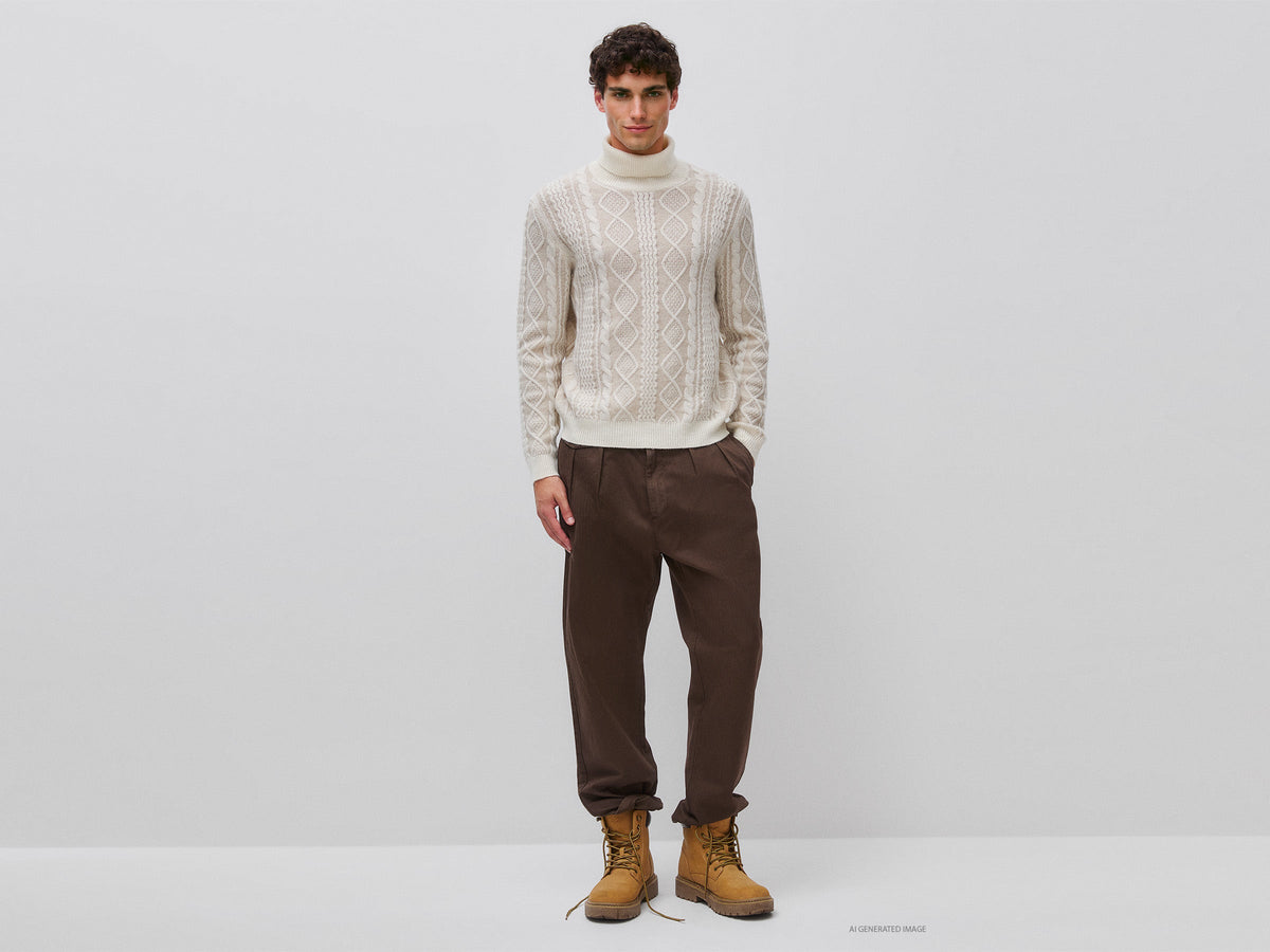Maglia collo alto lavorata in misto lana