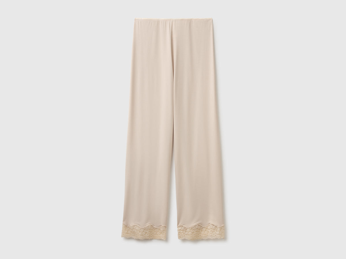 Pantaloni fluidi con pizzo