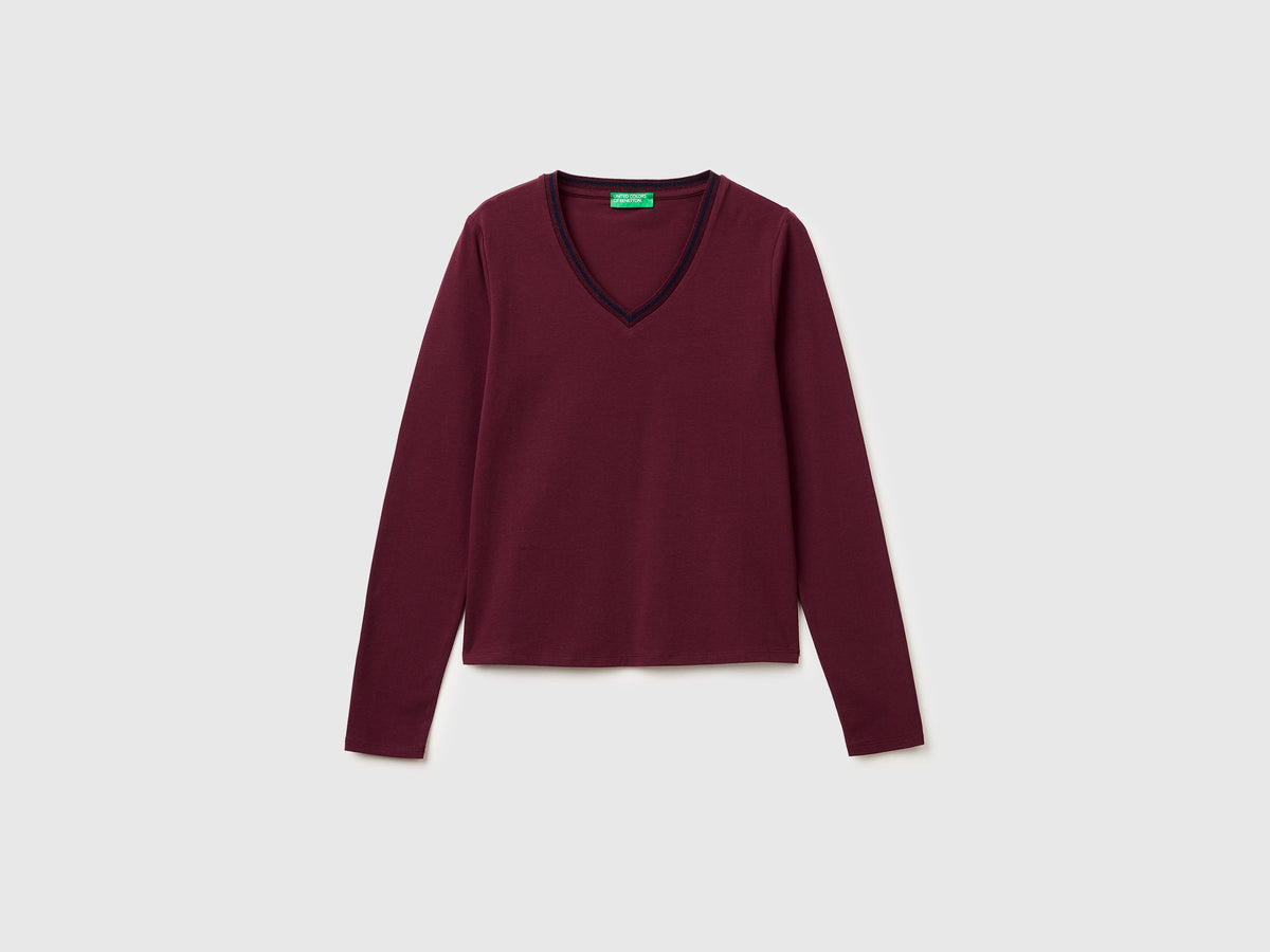 T-shirt aderente scollo a V