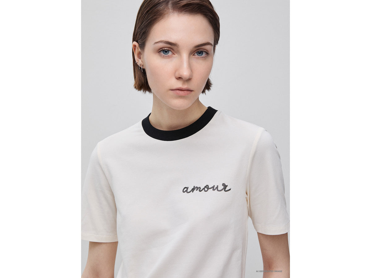 T-shirt con ricamo "amour"