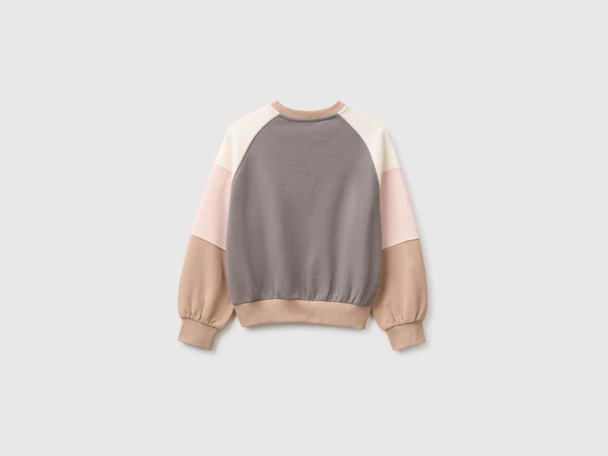 Felpa color block con ricamo