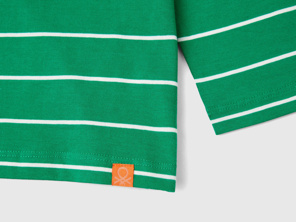 T-shirt a righe con applicazione